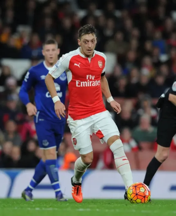 Framed Print : Mesut Ozil in Action: Arsenal vs Everton, Premier League 2015 / 16 Framed Print : Mesut Ozil in Action: Arsenal vs Everton, Premier League 2015 / 16