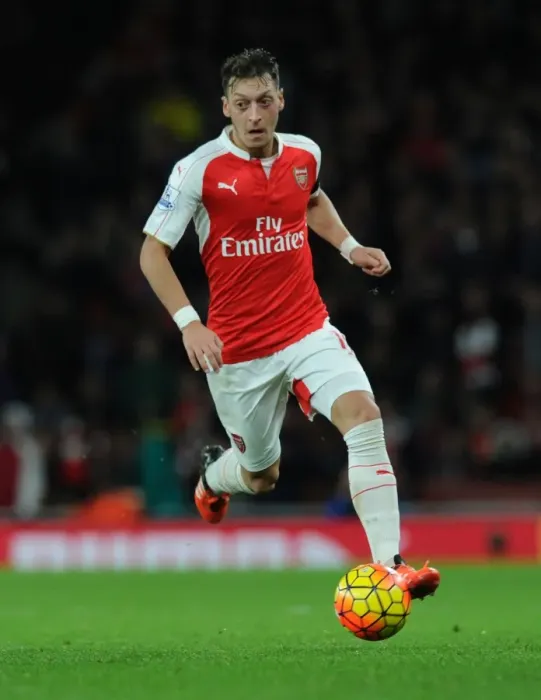 Framed Print : Mesut Ozil in Action: Arsenal vs Everton, Premier League 2015 / 16 Framed Print : Mesut Ozil in Action: Arsenal vs Everton, Premier League 2015 / 16