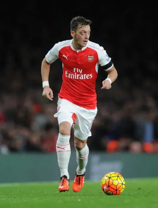 Framed Print : Mesut Ozil in Action: Arsenal vs Everton, Premier League 2015 / 16