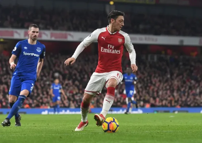Framed Print : Mesut Ozil in Action: Arsenal vs Everton, Premier League 2017-18