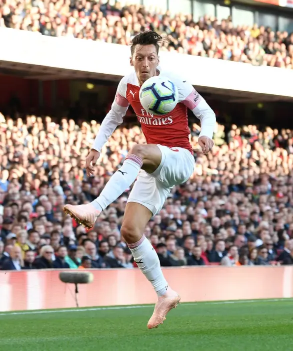 Framed Print : Mesut Ozil in Action: Arsenal vs Everton, Premier League 2018-19 Framed Print : Mesut Ozil in Action: Arsenal vs Everton, Premier League 2018-19