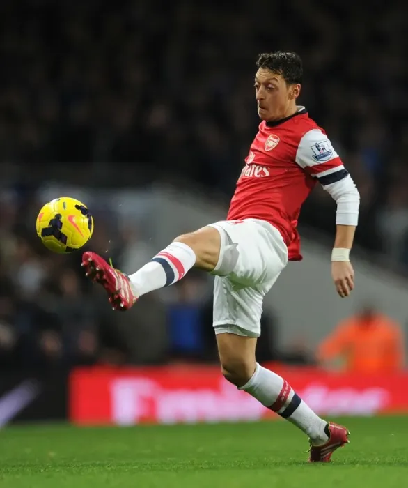 Framed Print : Mesut Ozil in Action: Arsenal vs Everton, Premier League 2013-14 Framed Print : Mesut Ozil in Action: Arsenal vs Everton, Premier League 2013-14