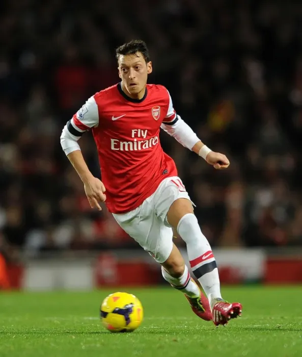 Framed Print : Mesut Ozil in Action: Arsenal vs Everton, Premier League 2013-14
