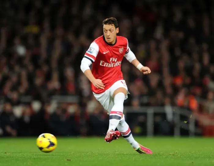 Framed Print : Mesut Ozil in Action: Arsenal vs Everton, Premier League 2013-14