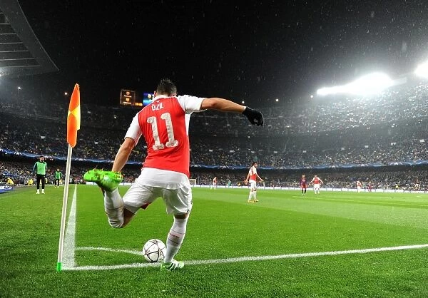 Mesut Ozil in Action: Arsenal vs. FC Barcelona, UEFA Champions League 2015-16