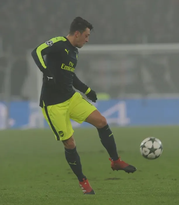 Framed Print : Mesut Ozil in Action: Arsenal vs. FC Basel, UEFA Champions League, Basel, Switzerland (December 2016) Framed Print : Mesut Ozil in Action: Arsenal vs. FC Basel, UEFA Champions League, Basel, Switzerland (December 2016)