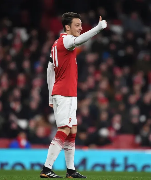 Framed Print : Mesut Ozil in Action: Arsenal vs Huddersfield Town, Premier League 2017-18 Framed Print : Mesut Ozil in Action: Arsenal vs Huddersfield Town, Premier League 2017-18