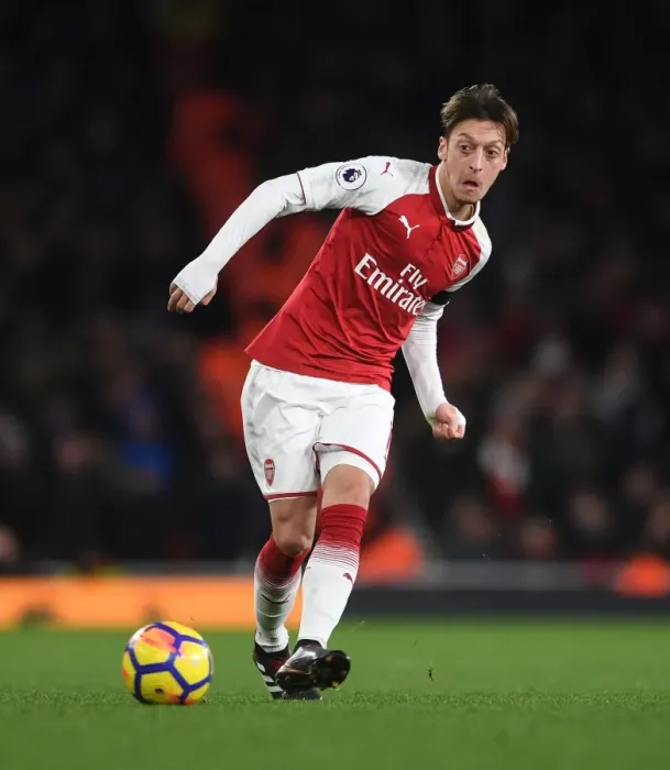 Framed Print : Mesut Ozil in Action: Arsenal vs Huddersfield Town, Premier League 2017-18