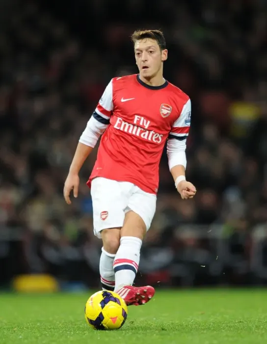Framed Print : Mesut Ozil in Action: Arsenal vs Hull City, Premier League 2013-14