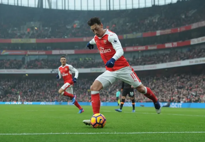 Framed Print : Mesut Ozil in Action: Arsenal vs. Hull City (Premier League 2016-17)