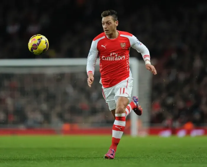 Framed Print : Mesut Ozil in Action: Arsenal vs Leicester City, Premier League 2014-15