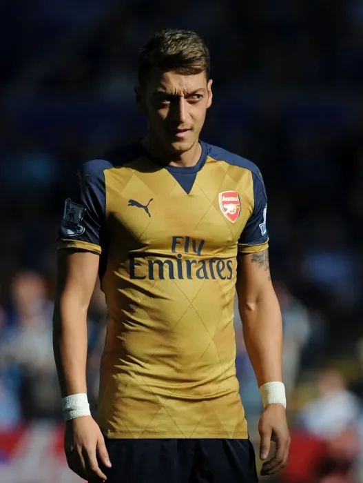 Framed Print : Mesut Ozil in Action: Arsenal vs Leicester City, Premier League 2015 / 16
