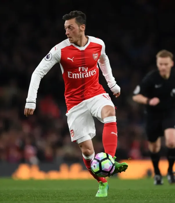 Framed Print : Mesut Ozil in Action: Arsenal vs Leicester City, Premier League 2016-17 Framed Print : Mesut Ozil in Action: Arsenal vs Leicester City, Premier League 2016-17