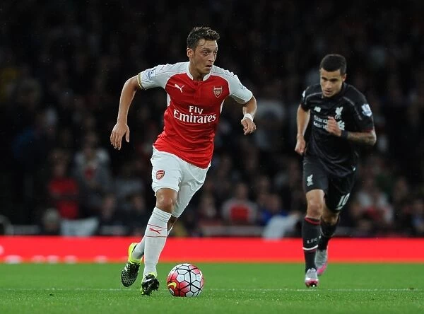 Mesut Ozil in Action: Arsenal vs. Liverpool, Premier League 2015 / 16
