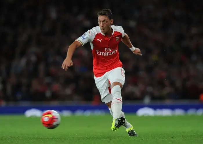Framed Print : Mesut Ozil in Action: Arsenal vs Liverpool, Premier League 2015 / 16