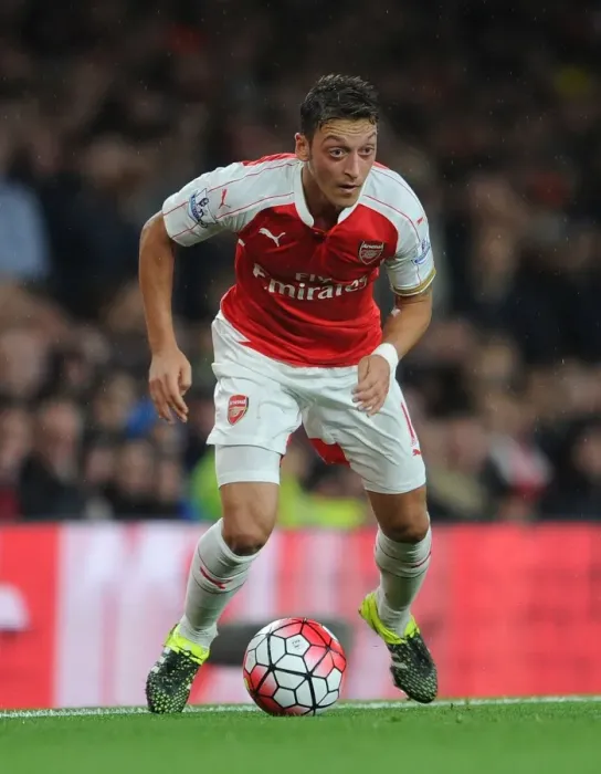 Framed Print : Mesut Ozil in Action: Arsenal vs. Liverpool, Premier League 2015 / 16