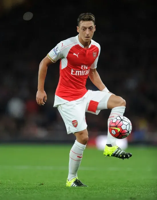 Framed Print : Mesut Ozil in Action: Arsenal vs Liverpool, Premier League 2015 / 16 Framed Print : Mesut Ozil in Action: Arsenal vs Liverpool, Premier League 2015 / 16