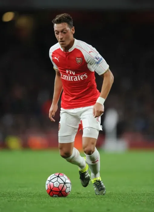 Framed Print : Mesut Ozil in Action: Arsenal vs. Liverpool, Premier League 2015 / 16