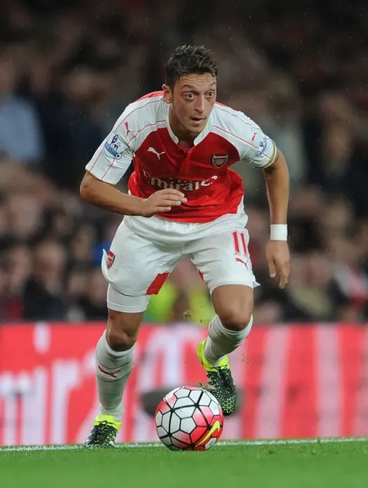 Framed Print : Mesut Ozil in Action: Arsenal vs Liverpool, Premier League 2015 / 16