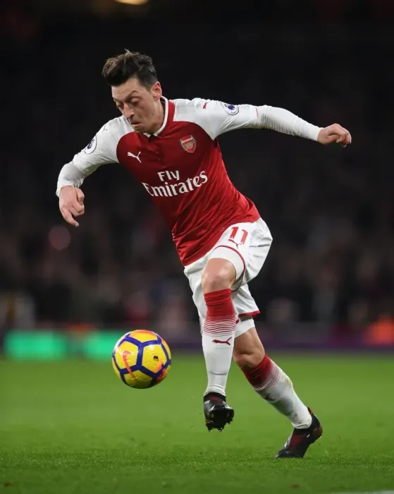 Framed Print : Mesut Ozil in Action: Arsenal vs Liverpool, Premier League 2017-18 Framed Print : Mesut Ozil in Action: Arsenal vs Liverpool, Premier League 2017-18