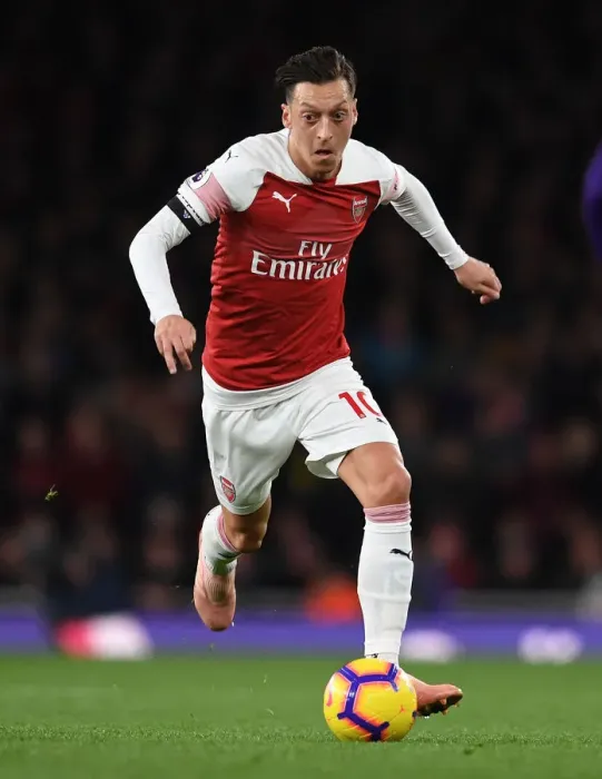 Framed Print : Mesut Ozil in Action: Arsenal vs Liverpool, Premier League 2018-19 Framed Print : Mesut Ozil in Action: Arsenal vs Liverpool, Premier League 2018-19