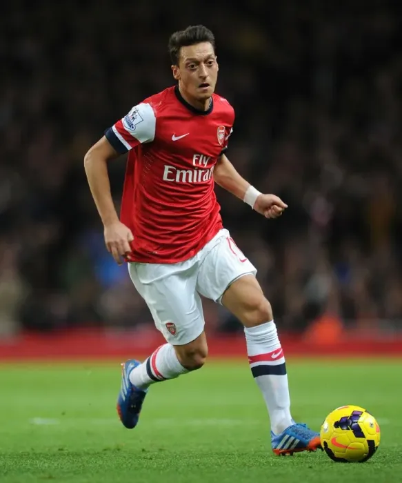 Framed Print : Mesut Ozil in Action: Arsenal vs. Liverpool, Premier League 2013-14