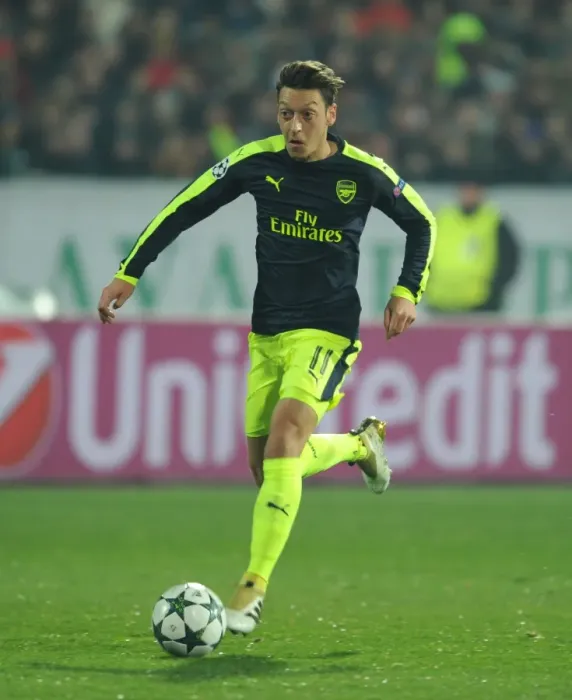 Framed Print : Mesut Ozil in Action: Arsenal vs Ludogorets Razgrad, UEFA Champions League 2016-17