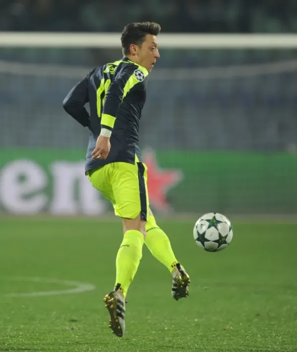 Framed Print : Mesut Ozil in Action: Arsenal vs Ludogorets Razgrad, UEFA Champions League 2016-17 Framed Print : Mesut Ozil in Action: Arsenal vs Ludogorets Razgrad, UEFA Champions League 2016-17