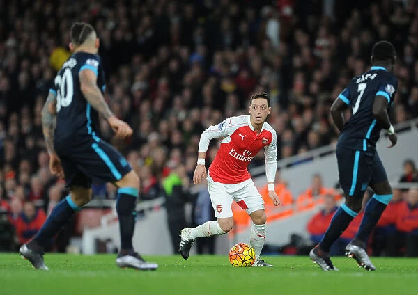 Mesut Ozil in Action: Arsenal vs Manchester City, Premier League 2015-16