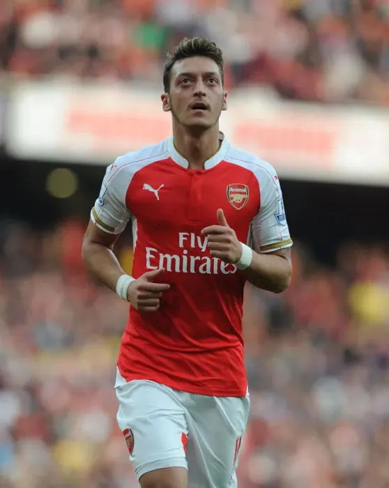 Framed Print : Mesut Ozil in Action: Arsenal vs Manchester United, Premier League 2015 / 16 Framed Print : Mesut Ozil in Action: Arsenal vs Manchester United, Premier League 2015 / 16
