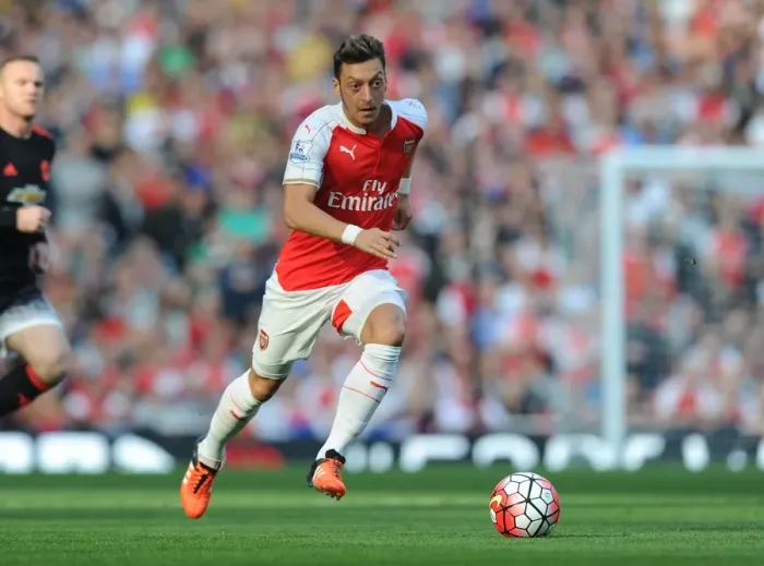 Framed Print : Mesut Ozil in Action: Arsenal vs Manchester United, Premier League 2015 / 16 Framed Print : Mesut Ozil in Action: Arsenal vs Manchester United, Premier League 2015 / 16