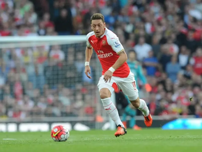 Framed Print : Mesut Ozil in Action: Arsenal vs Manchester United, Premier League 2015 / 16