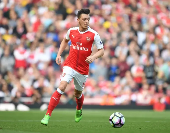 Framed Print : Mesut Ozil in Action: Arsenal vs Manchester United, Premier League 2016-17 Framed Print : Mesut Ozil in Action: Arsenal vs Manchester United, Premier League 2016-17