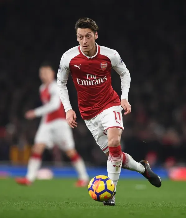 Framed Print : Mesut Ozil in Action: Arsenal vs Manchester United, Premier League 2017-18