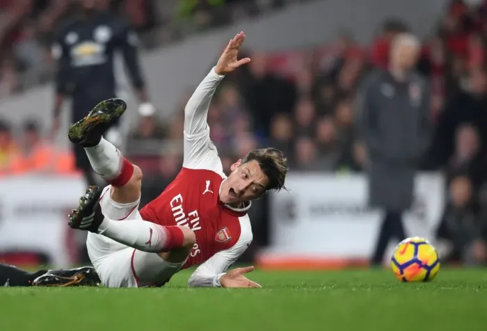 Framed Print : Mesut Ozil in Action: Arsenal vs Manchester United, Premier League 2017-18 Framed Print : Mesut Ozil in Action: Arsenal vs Manchester United, Premier League 2017-18