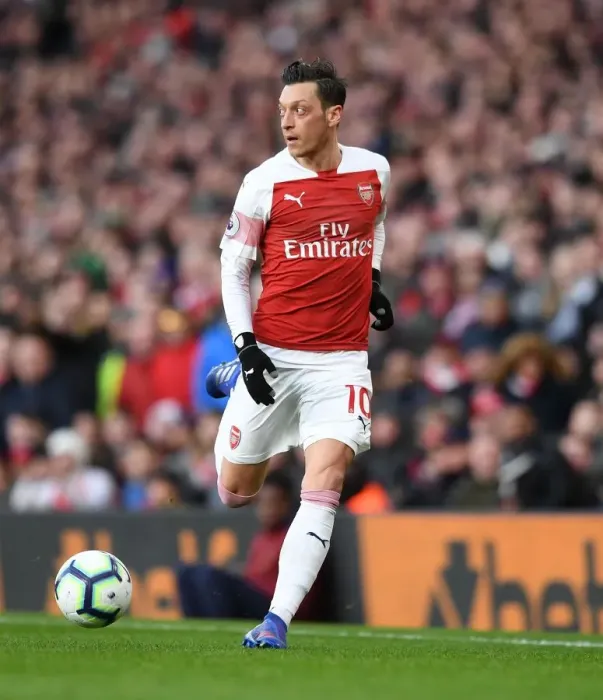 Framed Print : Mesut Ozil in Action: Arsenal vs Manchester United, Premier League 2018-19 Framed Print : Mesut Ozil in Action: Arsenal vs Manchester United, Premier League 2018-19