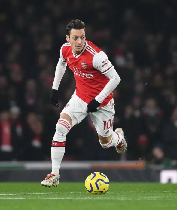 Framed Print : Mesut Ozil in Action: Arsenal vs Manchester United (Premier League 2019-20)