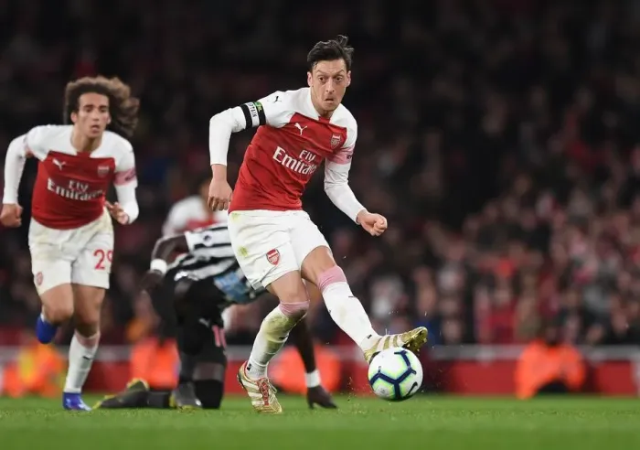 Framed Print : Mesut Ozil in Action: Arsenal vs Newcastle United, Premier League 2018-19 Framed Print : Mesut Ozil in Action: Arsenal vs Newcastle United, Premier League 2018-19