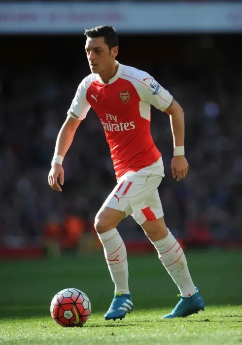 Framed Print : Mesut Ozil in Action: Arsenal vs Norwich City, Premier League 2015-16 Framed Print : Mesut Ozil in Action: Arsenal vs Norwich City, Premier League 2015-16
