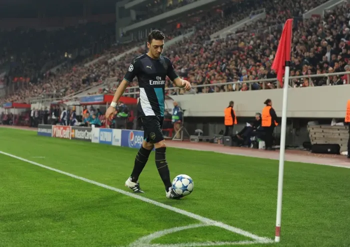 Framed Print : Mesut Ozil in Action: Arsenal vs. Olympiacos, UEFA Champions League, Athens 2015 Framed Print : Mesut Ozil in Action: Arsenal vs. Olympiacos, UEFA Champions League, Athens 2015