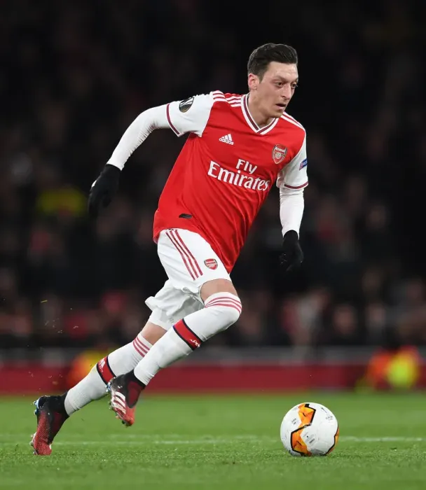 Framed Print : Mesut Ozil in Action: Arsenal vs. Olympiacos, Europa League 2019-20 Framed Print : Mesut Ozil in Action: Arsenal vs. Olympiacos, Europa League 2019-20