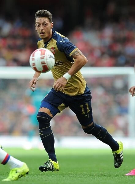 Mesut Ozil in Action: Arsenal vs. Olympique Lyonnais, Emirates Cup 2015 / 16