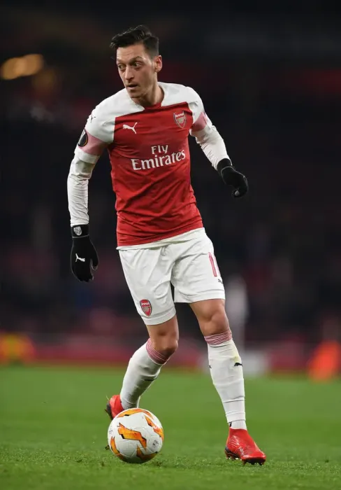 Framed Print : Mesut Ozil in Action: Arsenal vs Qarabag, UEFA Europa League 2018-19 Framed Print : Mesut Ozil in Action: Arsenal vs Qarabag, UEFA Europa League 2018-19