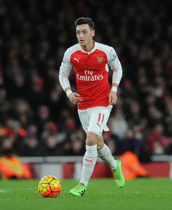Framed Print : Mesut Ozil in Action: Arsenal vs Southampton, Premier League 2015-16 Framed Print : Mesut Ozil in Action: Arsenal vs Southampton, Premier League 2015-16