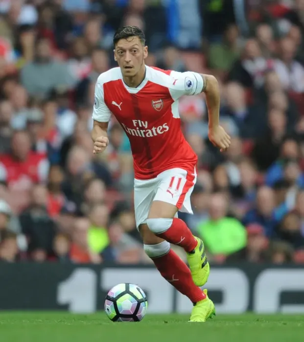 Framed Print : Mesut Ozil in Action: Arsenal vs Southampton, Premier League 2016-17 Framed Print : Mesut Ozil in Action: Arsenal vs Southampton, Premier League 2016-17