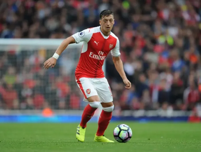 Framed Print : Mesut Ozil in Action: Arsenal vs Southampton, Premier League 2016-17 Framed Print : Mesut Ozil in Action: Arsenal vs Southampton, Premier League 2016-17