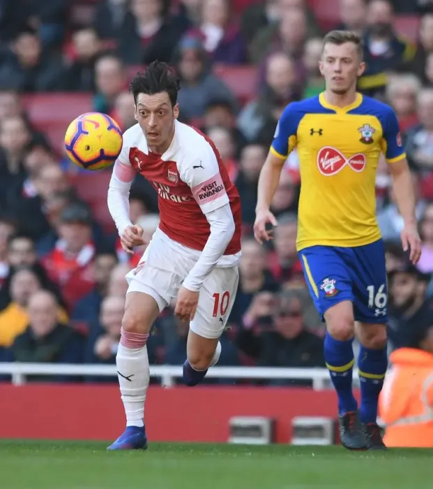 Framed Print : Mesut Ozil in Action: Arsenal vs Southampton, Premier League 2018-19
