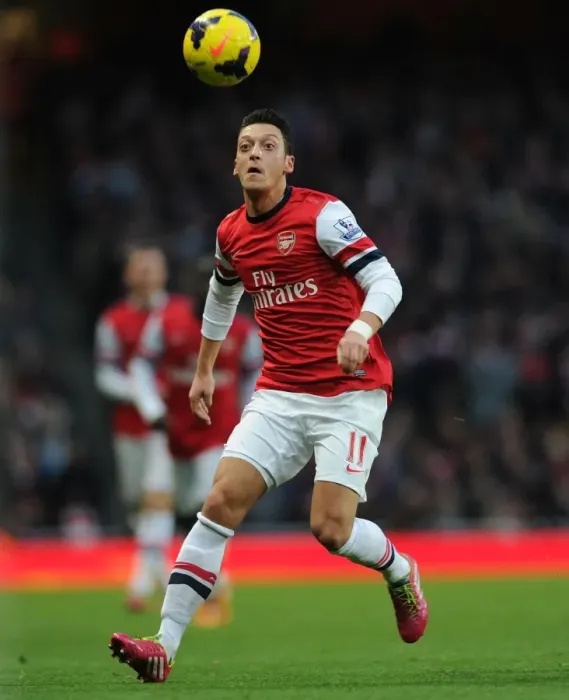 Framed Print : Mesut Ozil in Action: Arsenal vs Southampton, Premier League 2013-14