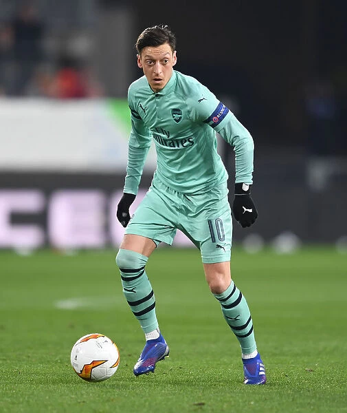 Mesut Ozil in Action: Arsenal vs. Stade Rennais, UEFA Europa League Round of 16 First Leg (2018-19)