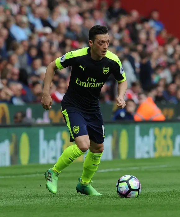 Framed Print : Mesut Ozil in Action: Arsenal vs. Stoke City, Premier League 2016-17